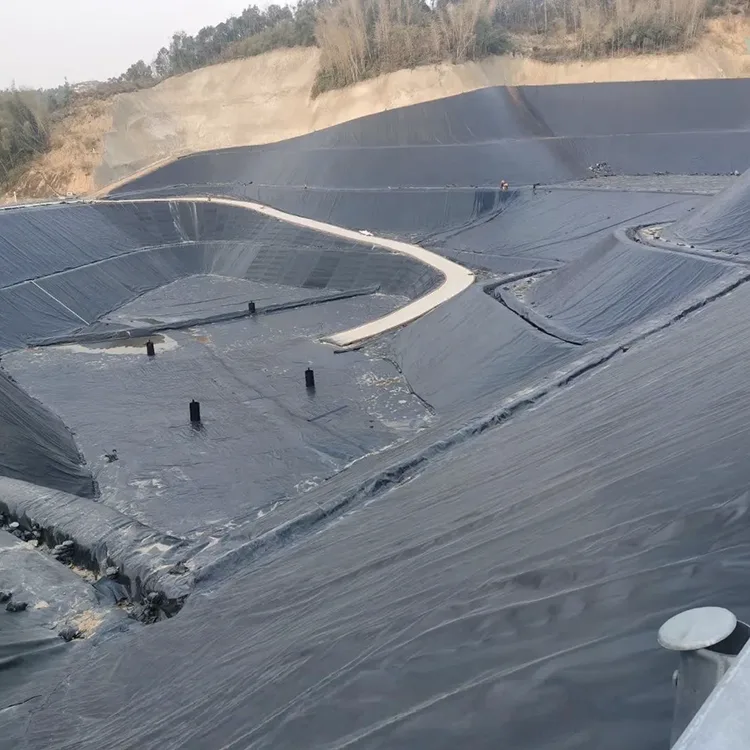 Pelapik Geomembran Kolam Tailings
